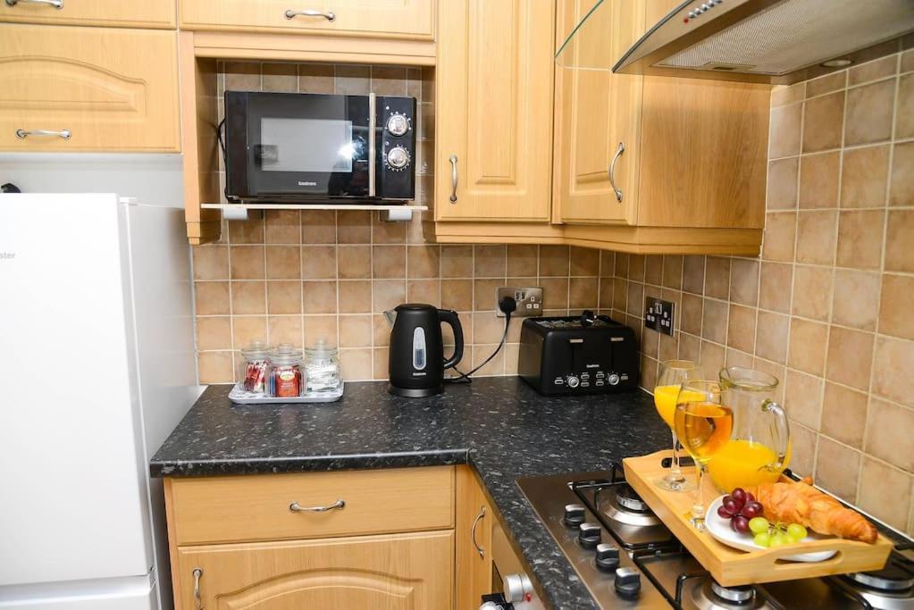 バーンズリーDelightful 2 Bed Town Centre House, Sleeps 4アパートメント エクステリア 写真