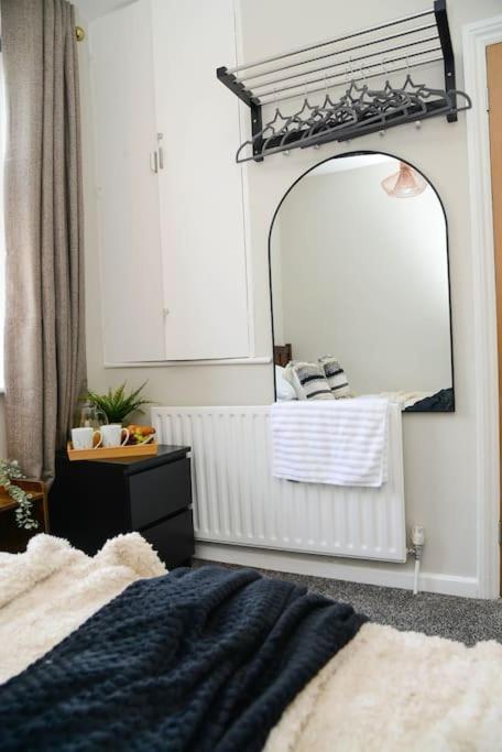 バーンズリーDelightful 2 Bed Town Centre House, Sleeps 4アパートメント エクステリア 写真