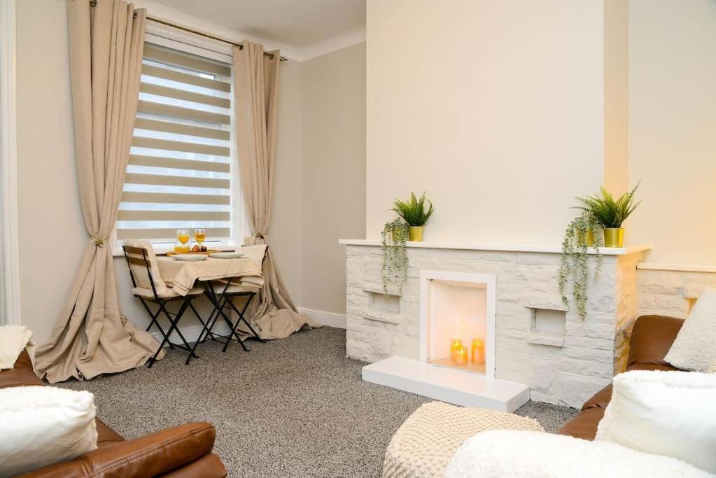 バーンズリーDelightful 2 Bed Town Centre House, Sleeps 4アパートメント エクステリア 写真