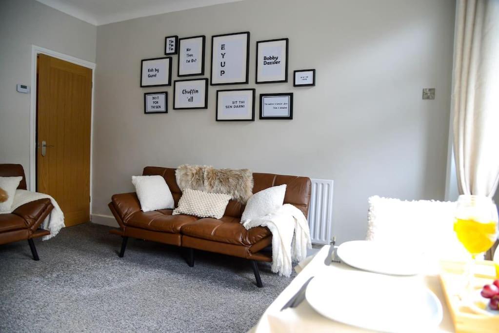 バーンズリーDelightful 2 Bed Town Centre House, Sleeps 4アパートメント エクステリア 写真